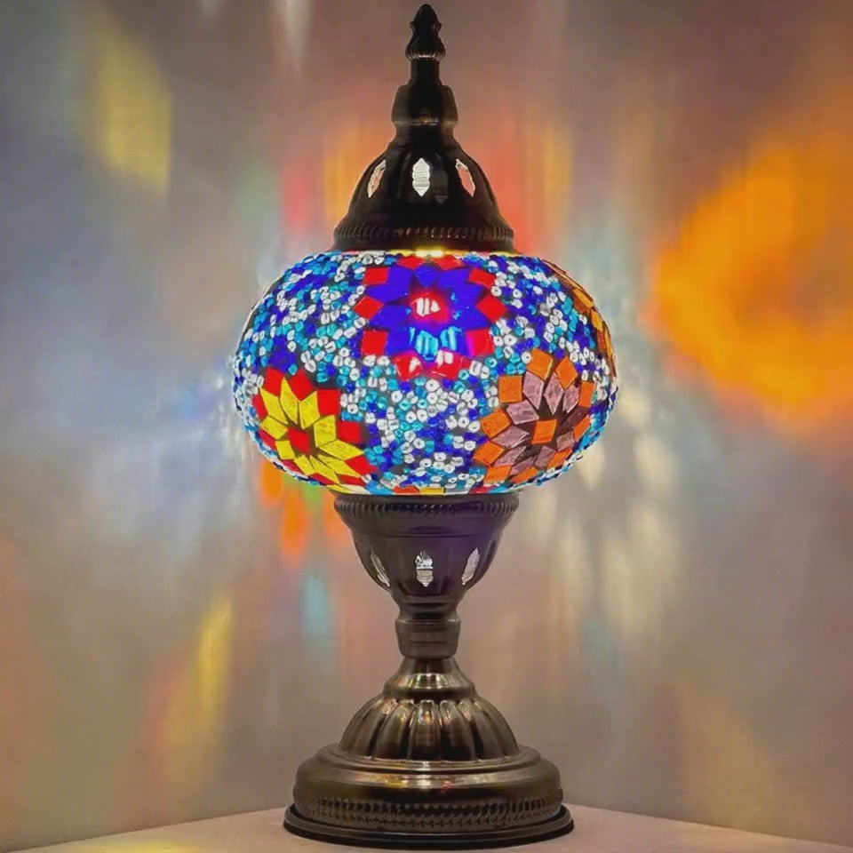 360-degree view of the Tropical Elegance mosaic glass table lamp