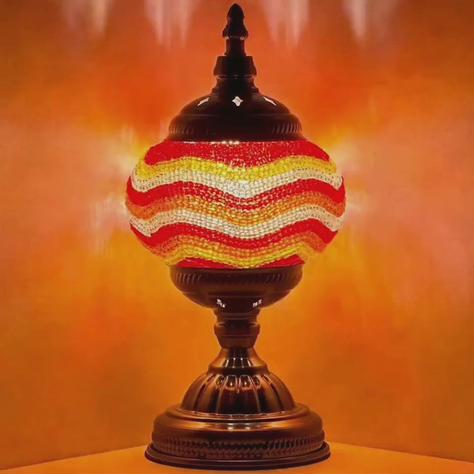 360-degree view of the Golden Sands mosaic glass table lamp