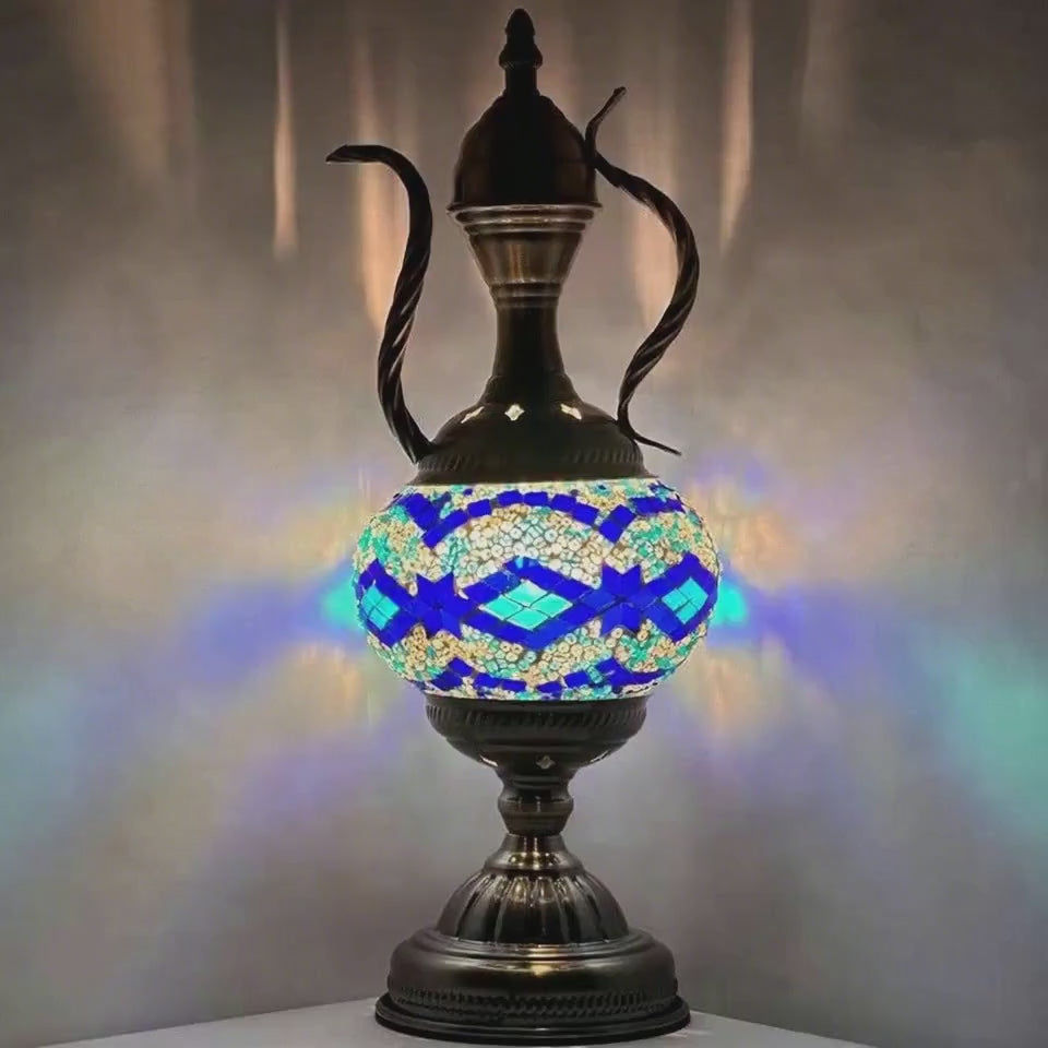 360-degree view of the Tiffany mosaic glass table lamp