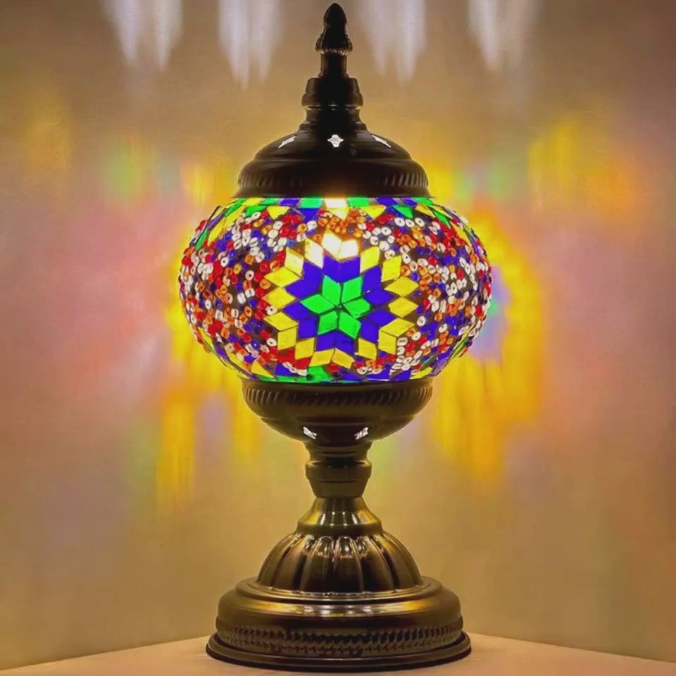 360-degree view of the Sunset Aura mosaic glass table lamp