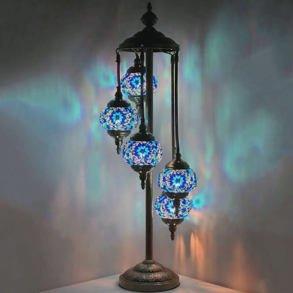 360-degree view of the Oceanic Dreams mosaic glass table lamp