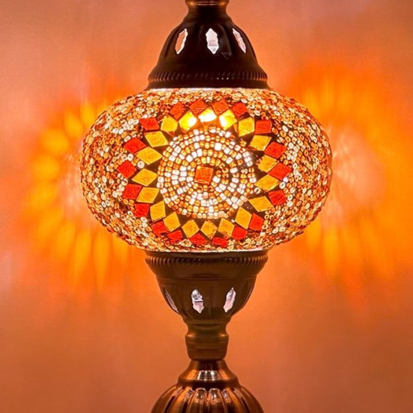Retro Elegance mosaic glass table lamp — close-up of the hand-cut mosaic glass